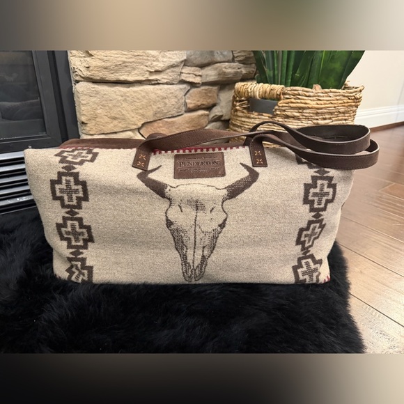 Pendleton American West Weekender - Picture 3 of 14
